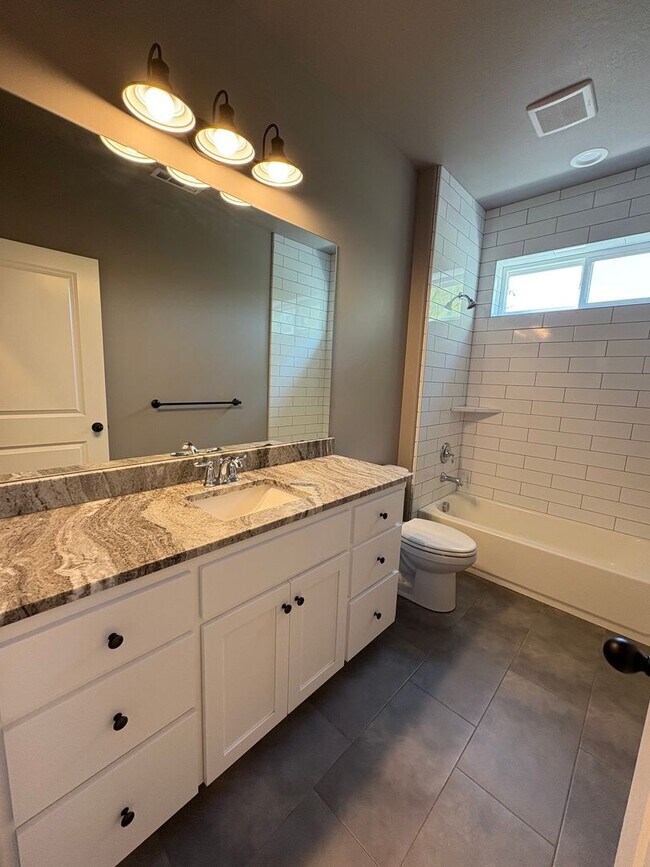Building Photo - 426 Frontier Ct