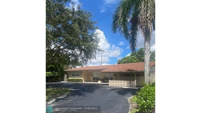 Building Photo - 1641 NE 55th St
