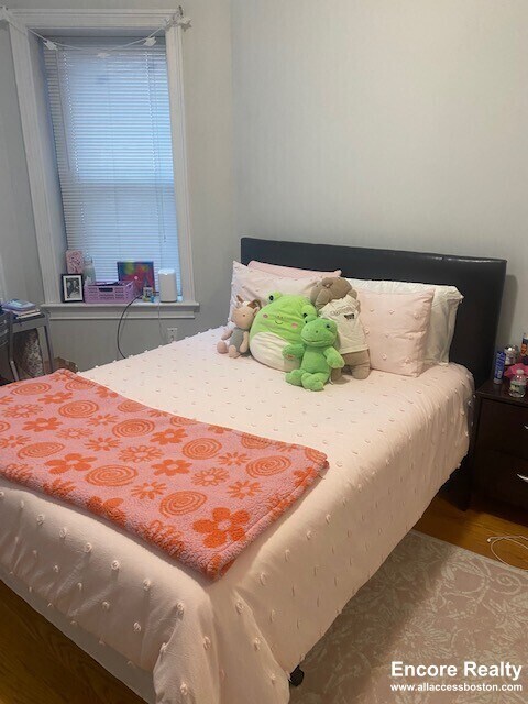 Building Photo - 1089 Beacon St