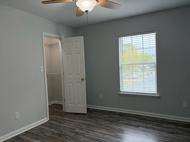 Building Photo - 2052 Darnell Cir