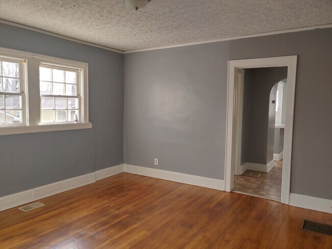 Building Photo - 1364 Carnegie Ave