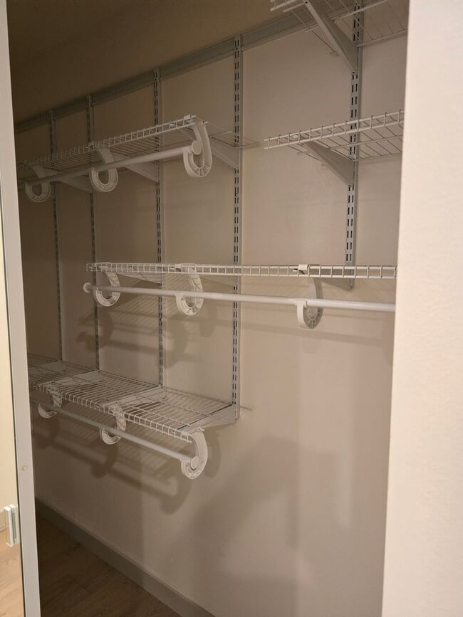 Building Photo - 1bed 1bath Home in Tacoma with lots of parking and W/D