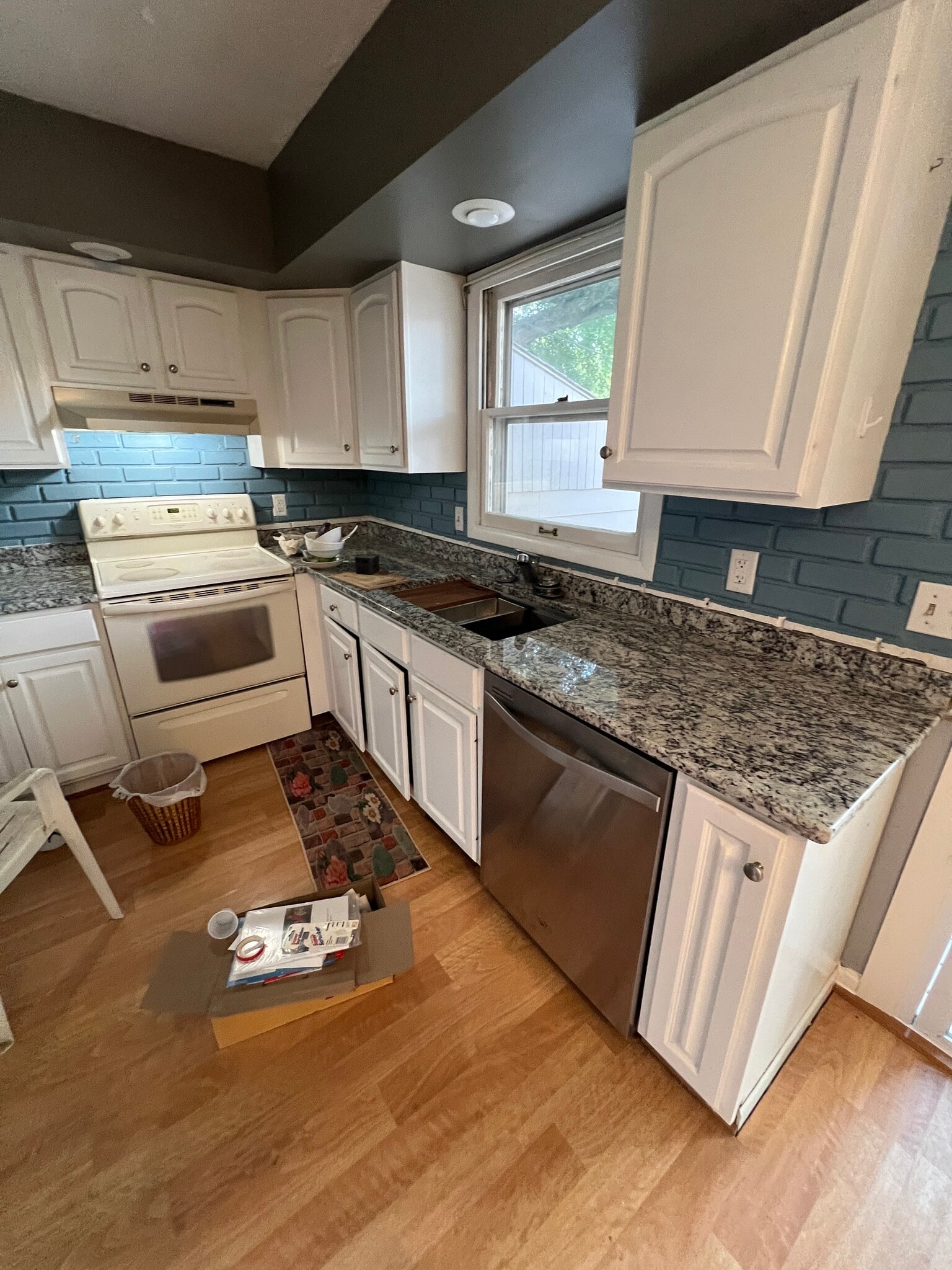 Building Photo - 204 N Fanelle Ave