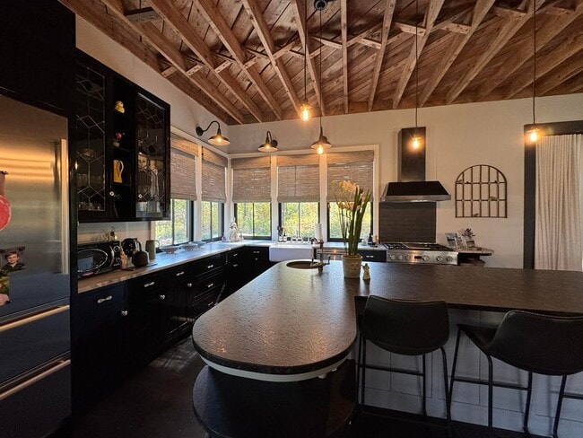Building Photo - 57 Taconic Rd
