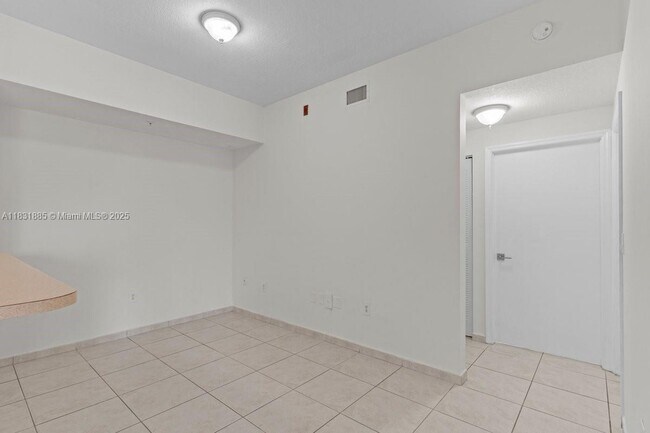 Building Photo - 7330 NW 114th Ave