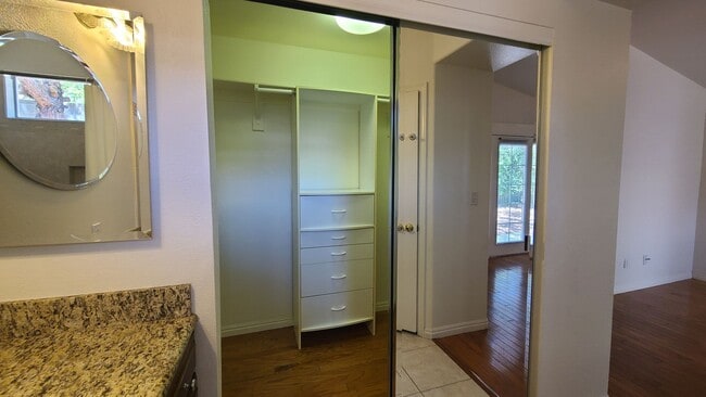 Building Photo - 1413 Iron Springs Dr