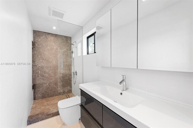 Building Photo - 120 NE 49th St