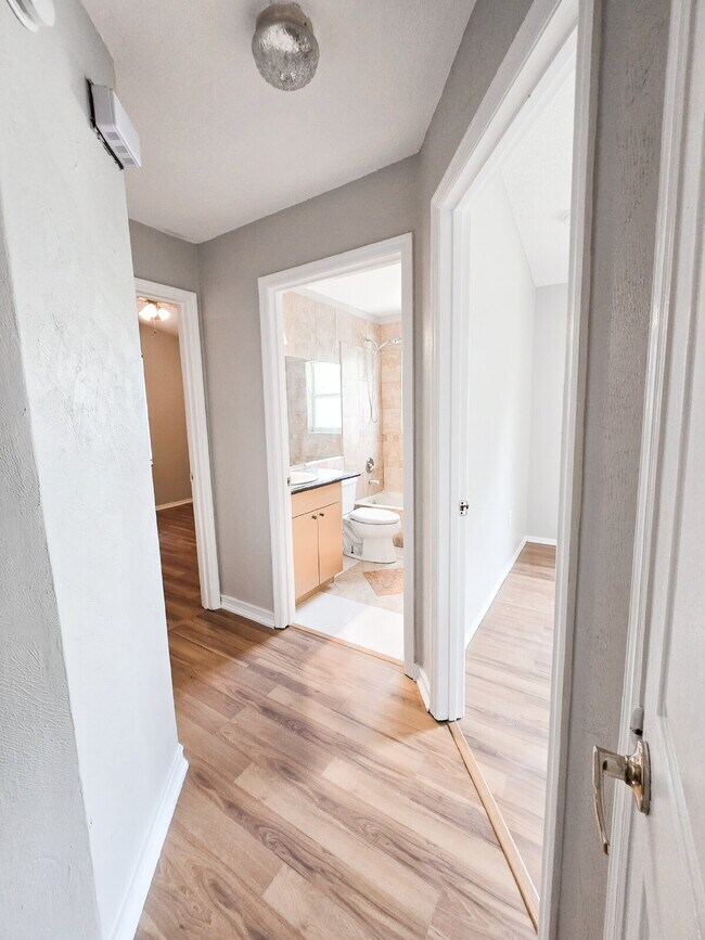 Building Photo - "Charming 3-Bedroom Home with 2 Full Baths in Lakeland – Spacious 1514 Sq Ft Haven!"