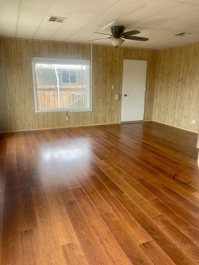 Building Photo - 14777 Palm Dr