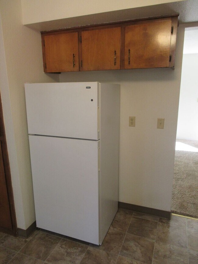 Building Photo - Nice Clean Two Bedroom w/ Private Backyard