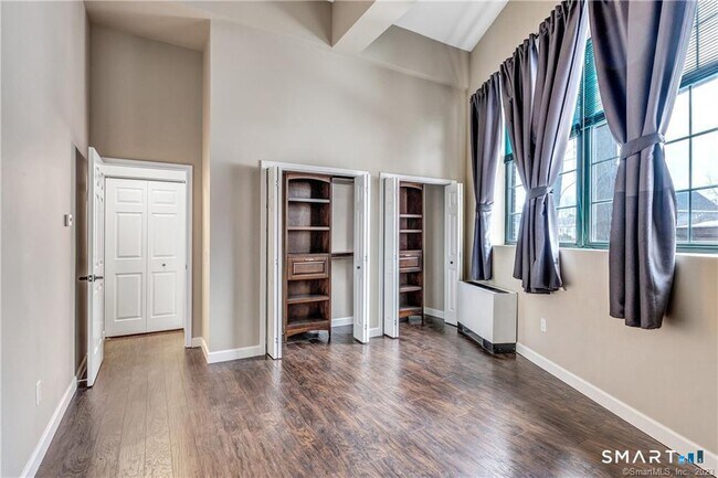 Building Photo - 25 Grand St