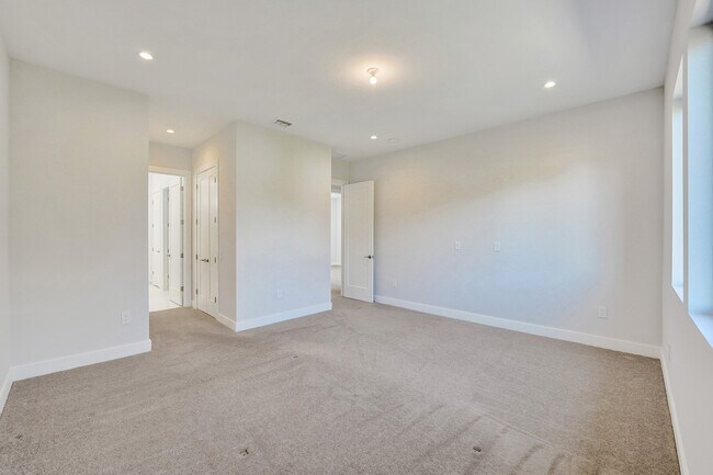 Building Photo - 5928 Brookfield Cir