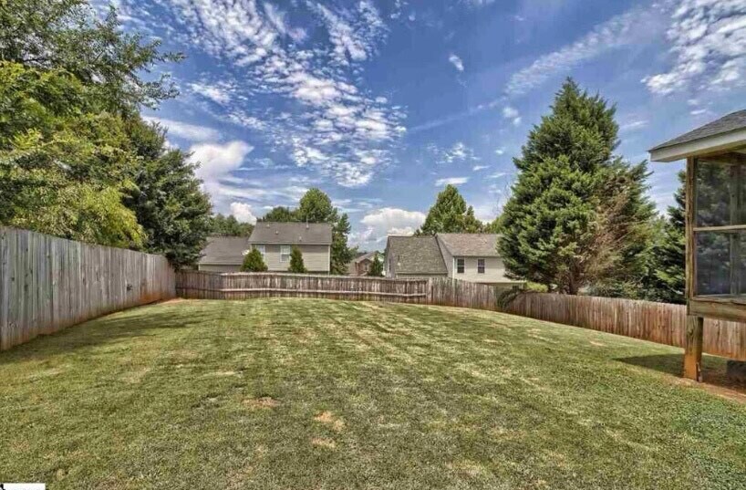 Building Photo - 210 Seven Pines Ct