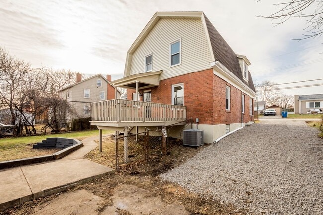 Building Photo - Start the New Year in a new home! This FULLY RENOVATED 3-bedroom in Penn Hills is ready and waiti...