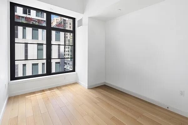 Building Photo - 50 W 30th St