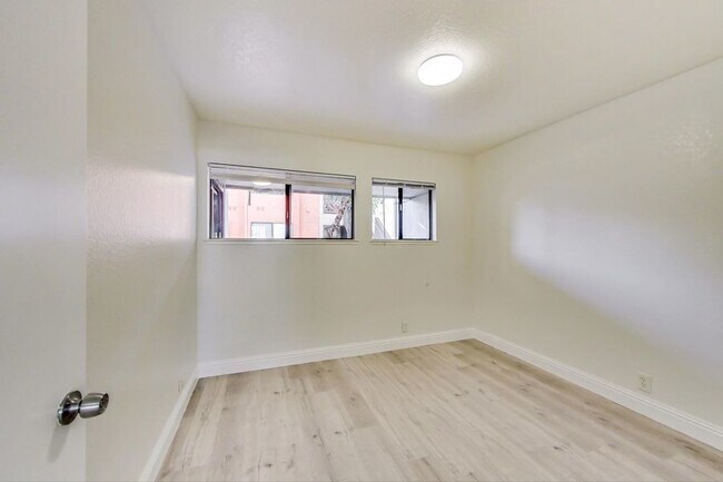 Building Photo - Updated Apartment near BART.  6 Weeks Free!