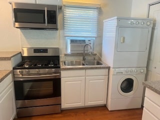 Building Photo - 305 W 1st St