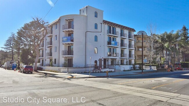 Building Photo - 12700 Moorpark St