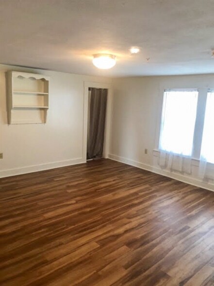 Building Photo - 15 Schoolhouse Ln