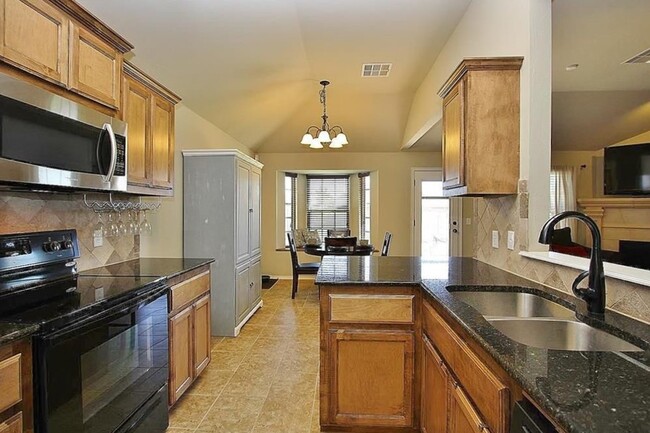 Building Photo - Gorgeous Home in Heritage Oaks with All Ap...