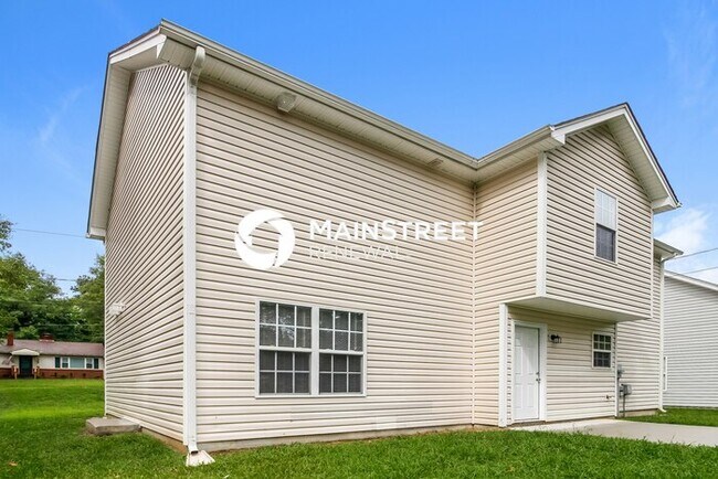 Building Photo - 4 Bedroom Pet-Friendly Home in Greensboro,...