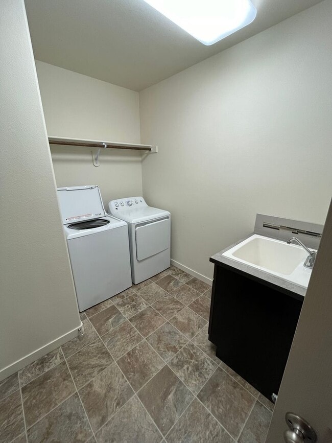 Building Photo - 3 Bedroom + Office in NW Redmond