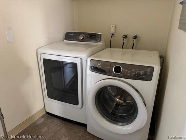 Building Photo - 1673 Cass Lake Rd