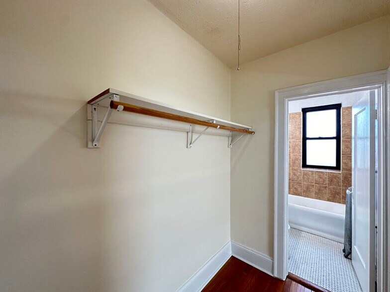 Building Photo - 2737 N Spaulding Ave