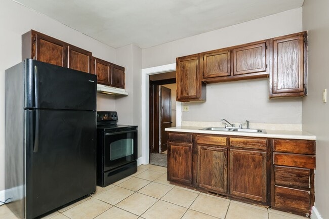 Building Photo - 327-329 N Shaffer Street