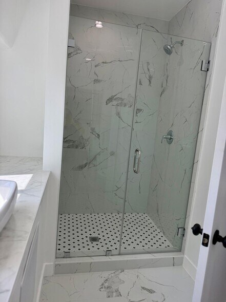 Building Photo - 151 E 47th St