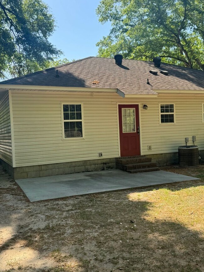 Building Photo - 2 Bed 1 Bath Duplex