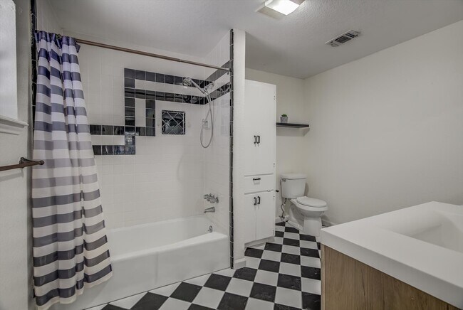 Building Photo - 2128 59th St
