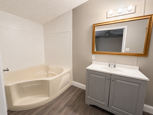 Building Photo - Freshly Mobile Home in Quiet Community