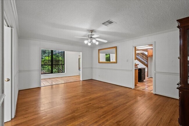 Building Photo - 3415 Bayou Dr E