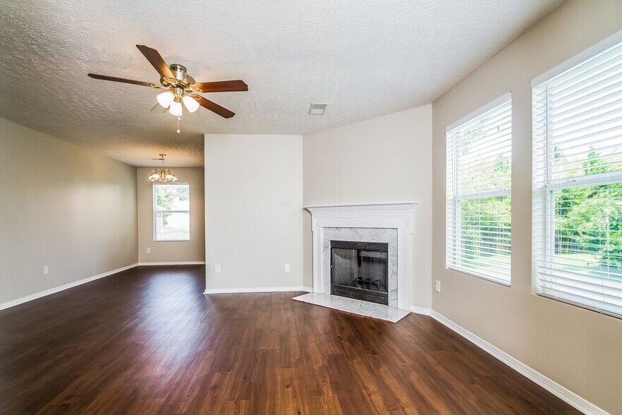 Building Photo - 2109 Carlton Ln