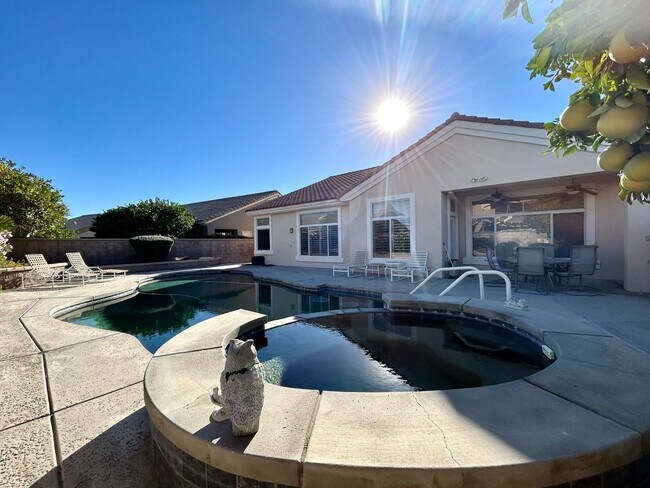 Building Photo - COMING SOON! 2 Bedroom 2 Bathroom + Den Ho...