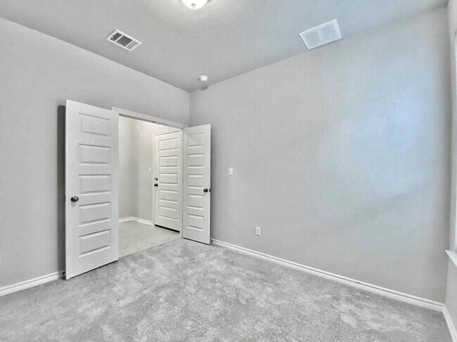 Building Photo - 816 Alta Wy