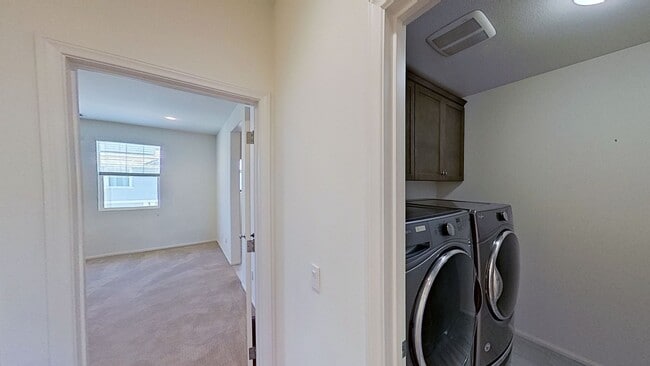 Building Photo - Large 2 Bedroom Townhome at The Village, L...