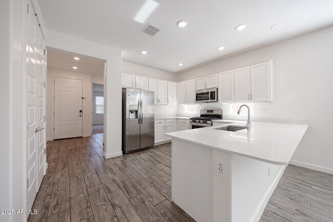 Building Photo - 16581 W Charlotte Dr