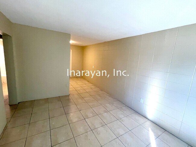 Building Photo - 1011-1013 Dewitt Drive