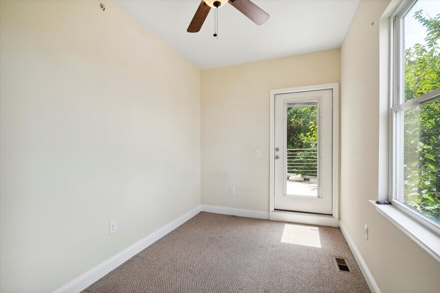 Building Photo - 1832 W Montgomery Ave