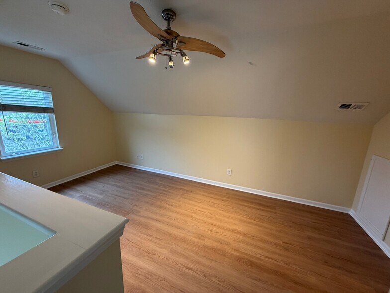 Building Photo - 2516 N College Ave