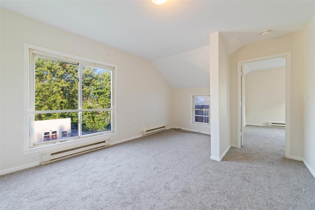 Building Photo - 325 E 8th St