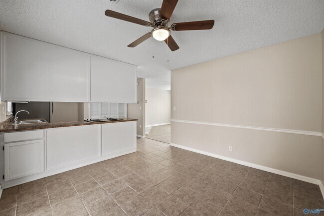 Building Photo - 13935 SW Wyandotte Dr