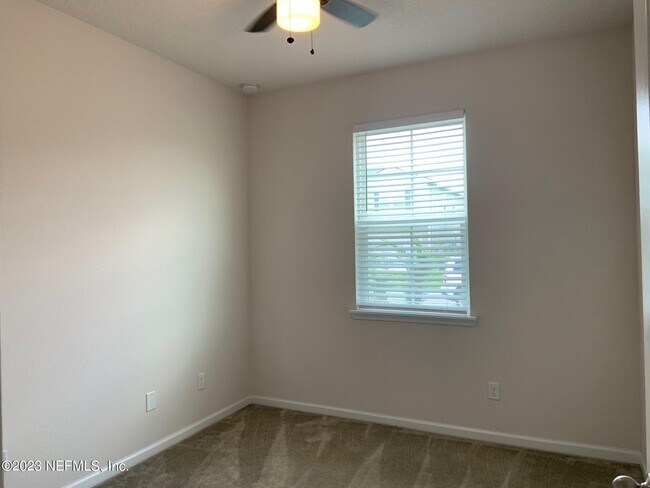 Building Photo - 816 Redtail Ln
