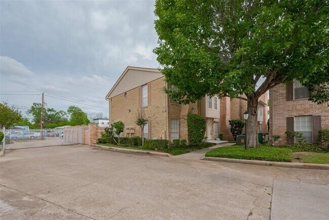 Building Photo - 3100 Jeanetta St