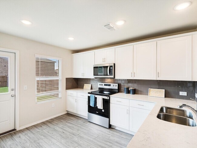 Building Photo - 405 Glendale Dr