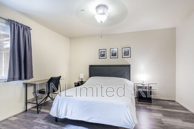 Building Photo - 1385 W University Ave