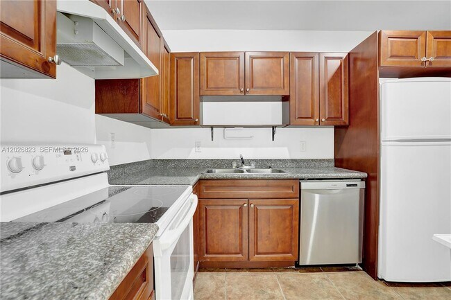 Building Photo - 5985 SW 41st St