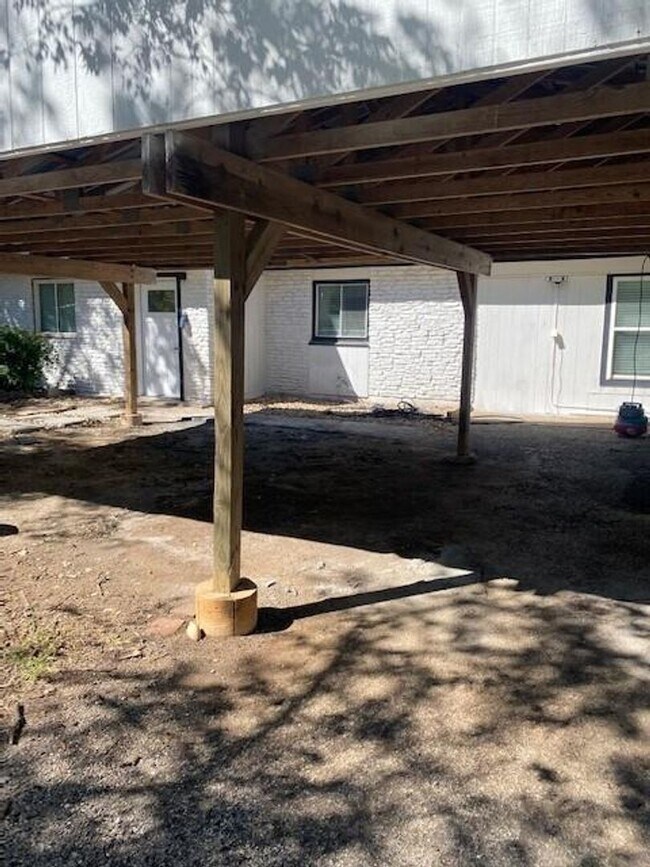 Building Photo - Remodel, large lot